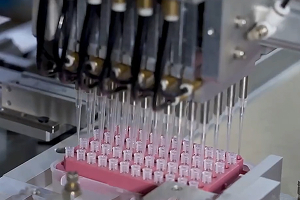 移液吸头自动塞芯装盒机：高效精准的智能装配解决方案